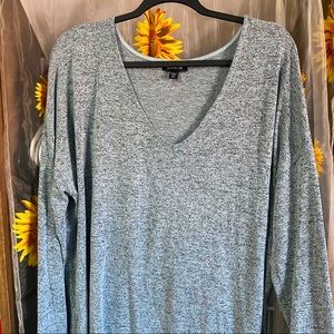 Le château v-neck long sleeve
